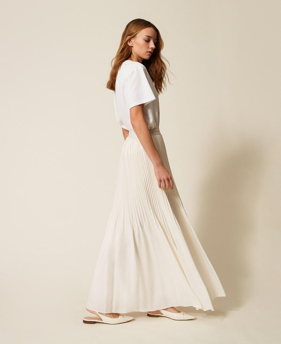 Pleated crêpe de Chine long skirt