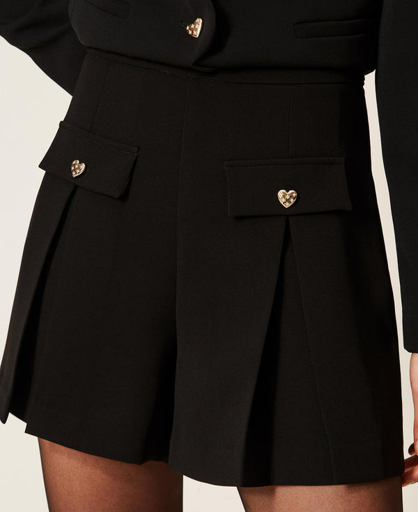 Crêpe shorts with heart-shaped buttons
