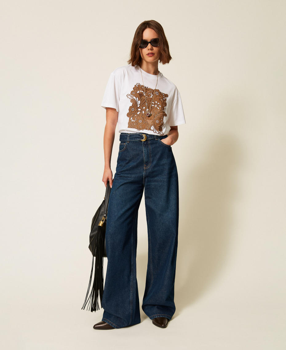 Regular t-shirt with patch embroidery