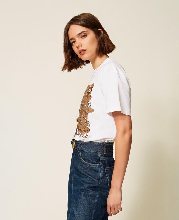 Regular t-shirt with patch embroidery