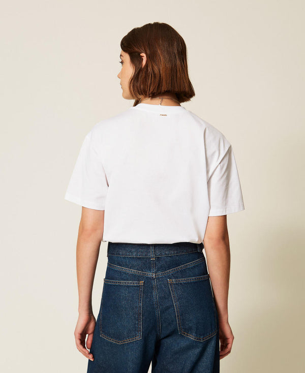 Regular t-shirt with patch embroidery