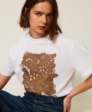Regular t-shirt with patch embroidery