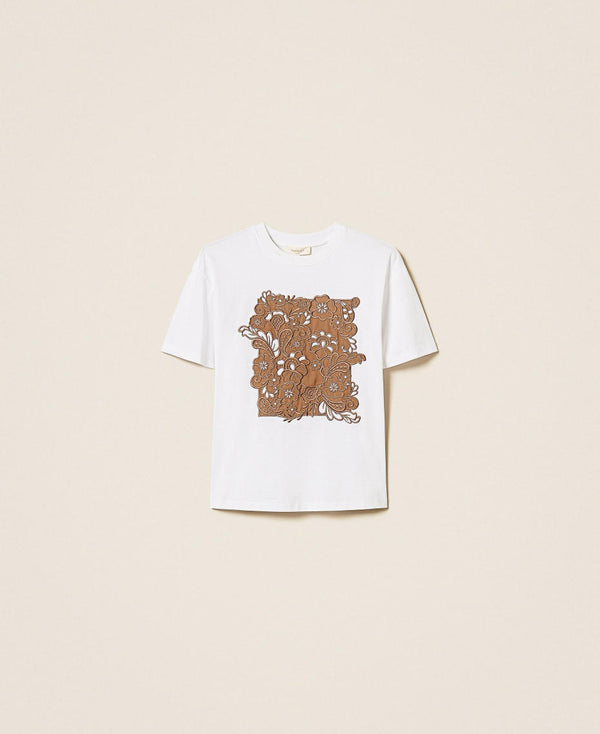 Regular t-shirt with patch embroidery