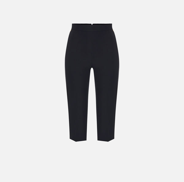 Trousers in lightweight crêpe and satin fabrics