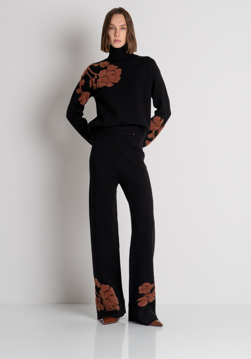 Knitted palazzo pant wide fit with flowery jacquard