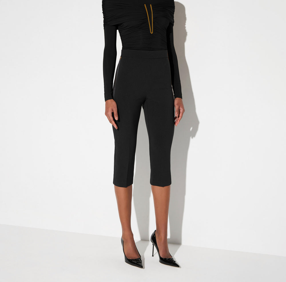 Trousers in lightweight crêpe and satin fabrics