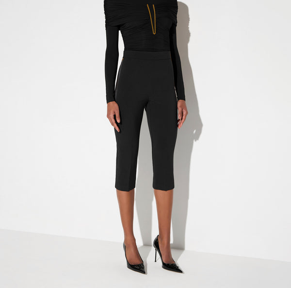 Trousers in lightweight crêpe and satin fabrics